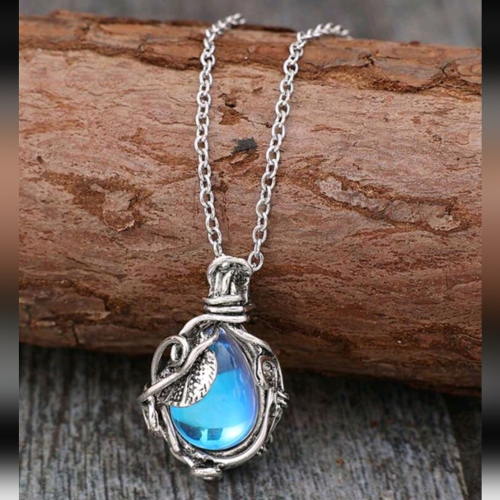 Silver Pendulum Necklace 18 inches